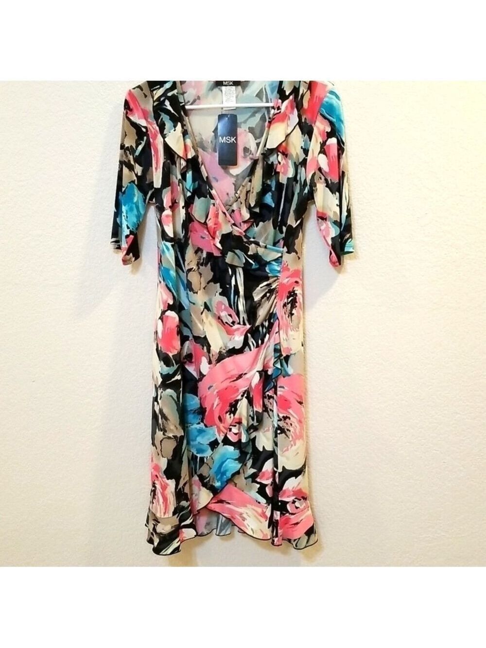 MSK dress size 6.Floral design. New with tags.